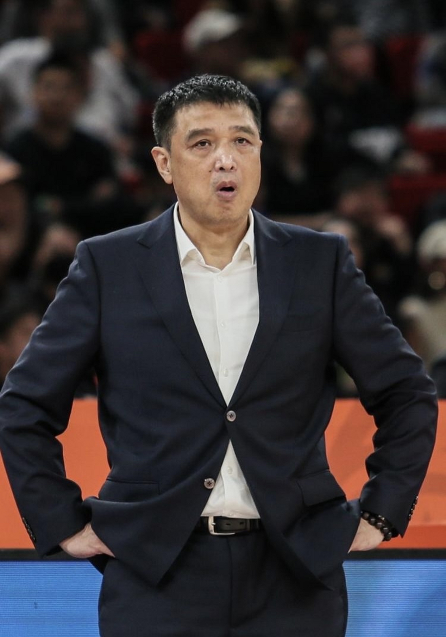 球队主教练下令严阵以待，备战关键战役 
