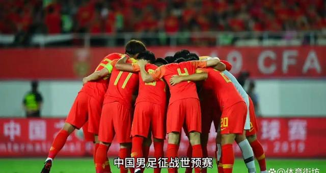 足球风云榜登场，中国队奋勇向前 