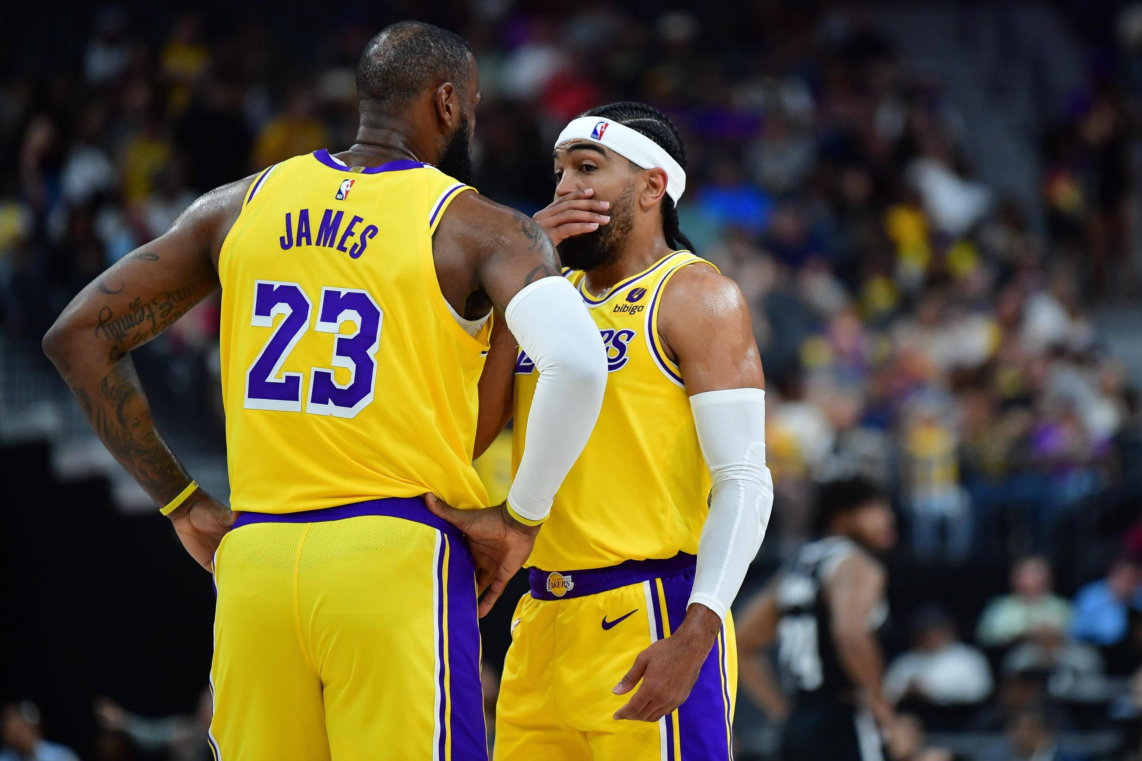 美国NBA聚焦重点对决，球员表现引人注目的简单介绍
