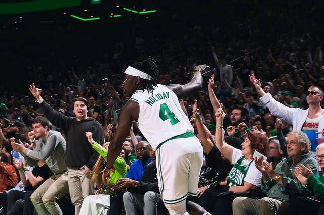 步行者内线压制优势，带队赢下比赛的简单介绍