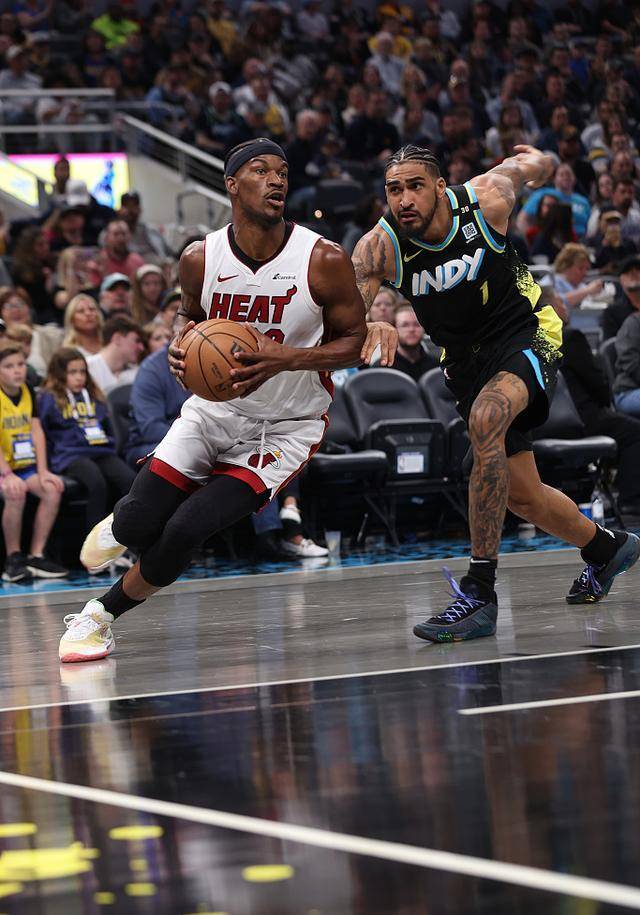 步行者内线压制优势，带队赢下比赛的简单介绍