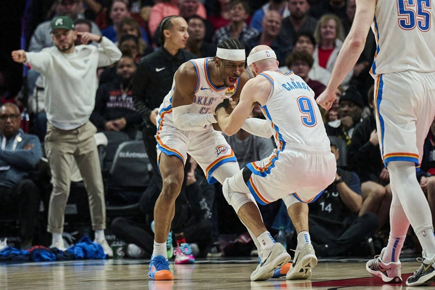 灰熊双星合力进攻，雷霆难以抵挡 