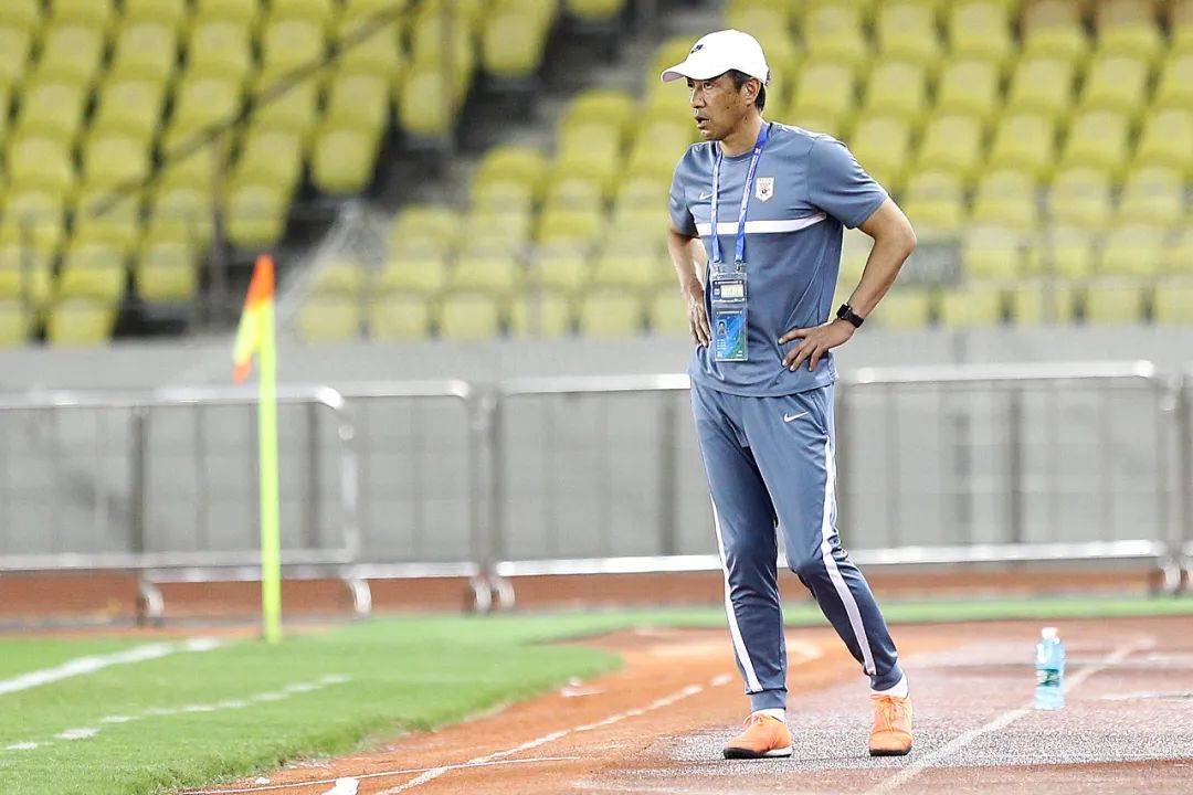 助教改变赛季战术，球队实力不断提升 